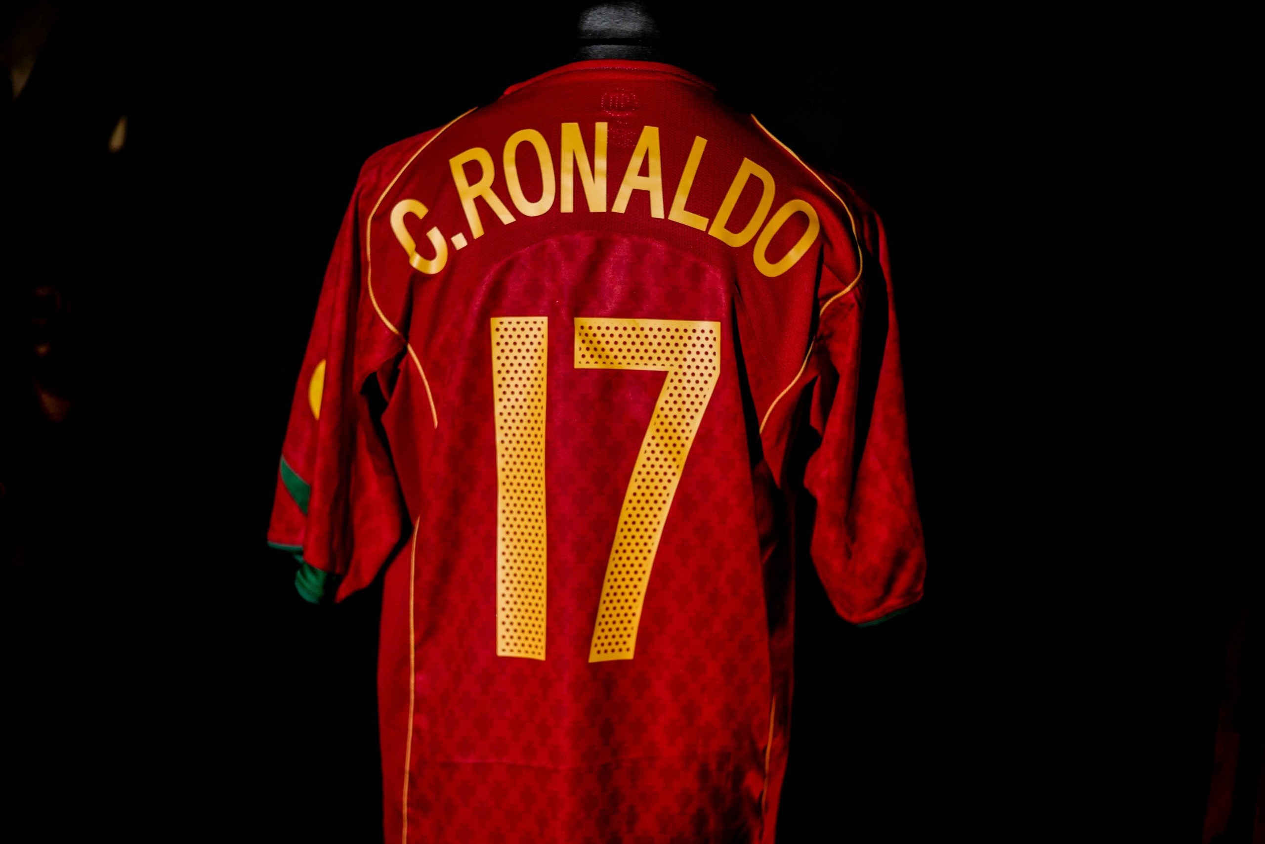 Ronaldo's Iconic #17 Retro-Inspired Jersey